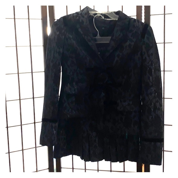 Suit with skirt - Picture 1 of 1